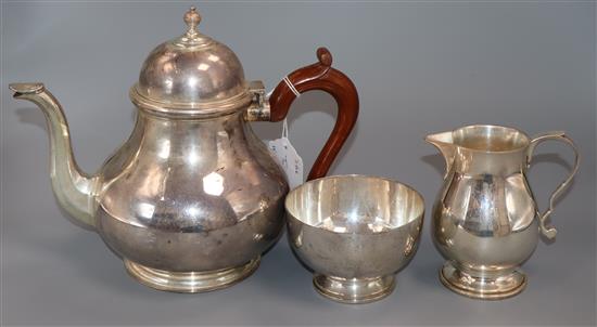 A Queen Anne style silver three-piece tea service, 41.5oz